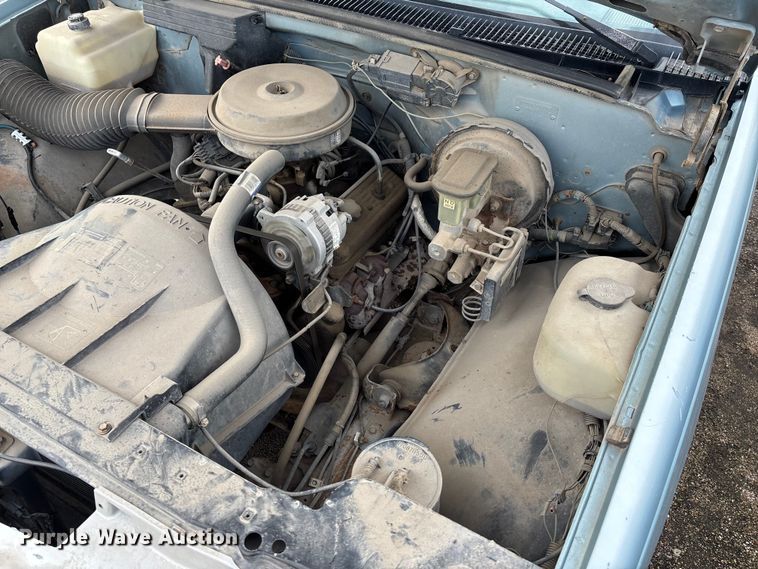 image for item EE4234 1989 GMC Sierra C1500 utility bed pickup truck