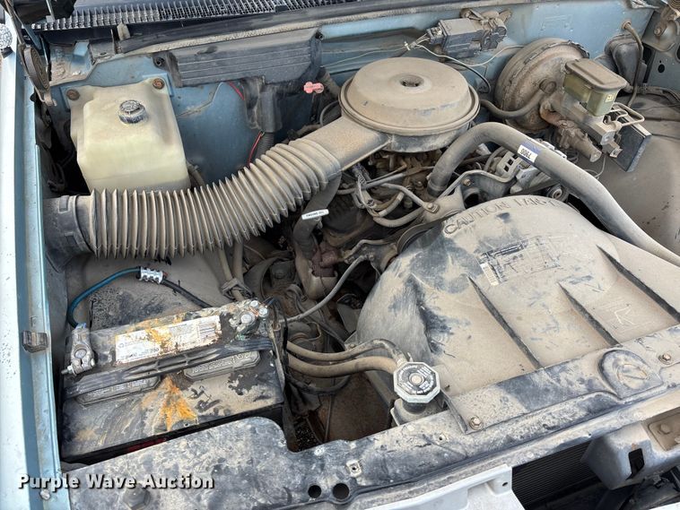 image for item EE4234 1989 GMC Sierra C1500 utility bed pickup truck