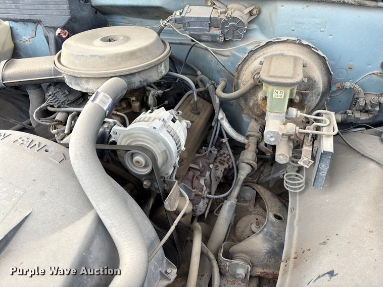 image for item EE4234 1989 GMC Sierra C1500 utility bed pickup truck