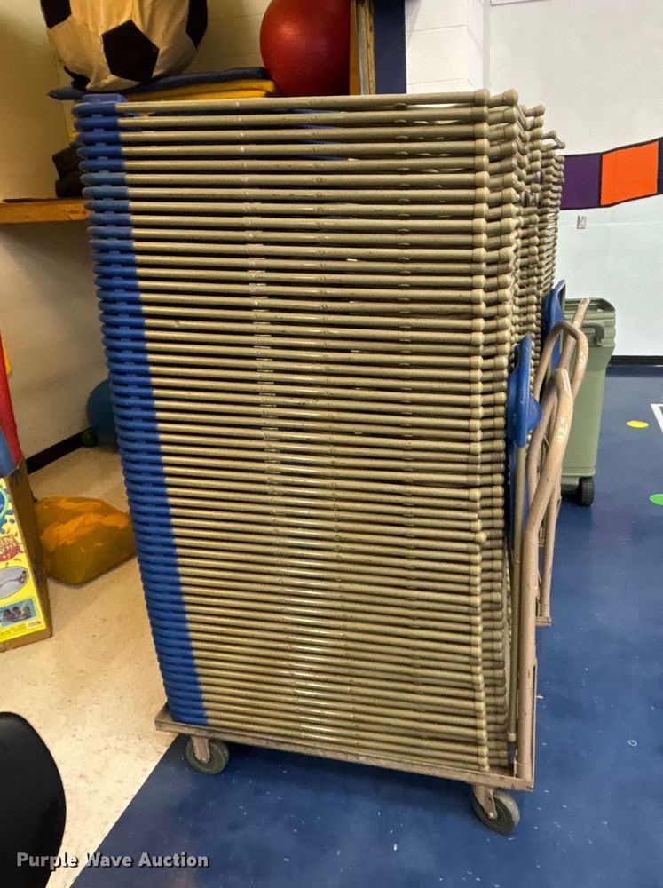 image for item EE4248 Approximately 300 folding chairs