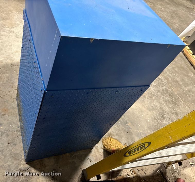 image for item EE4257 Drop box