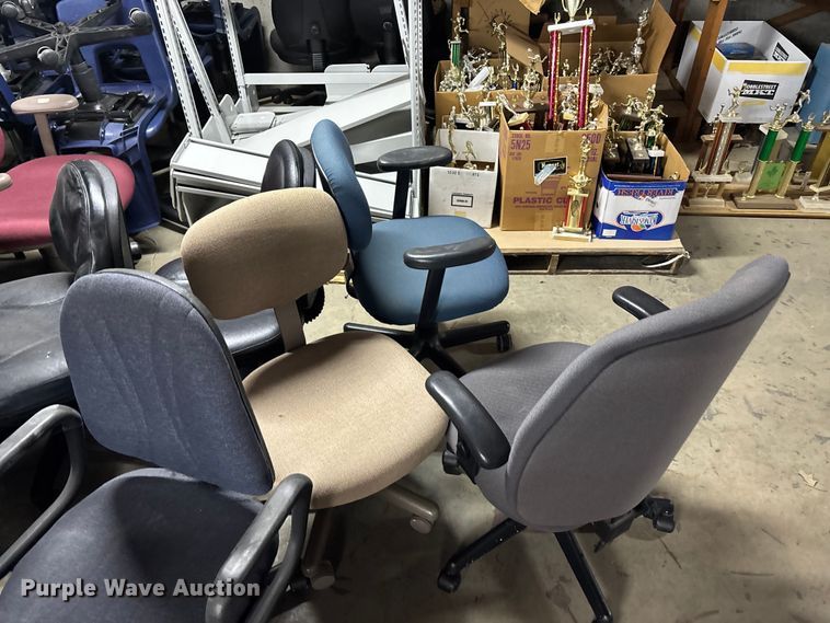 image for item EE4259 Approximately 50 chairs