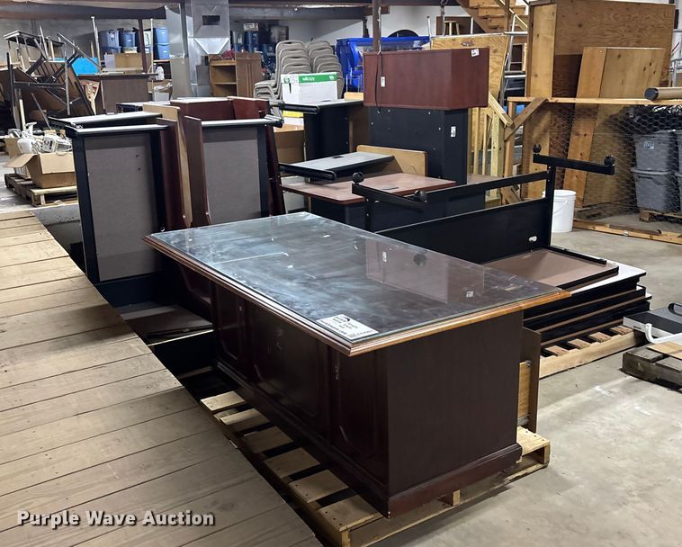 image for item EE4261 Desks