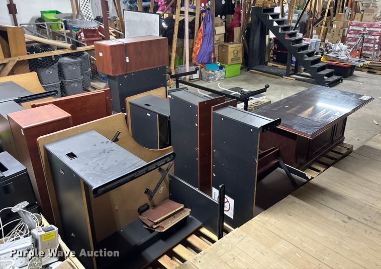 image for item EE4261 Desks