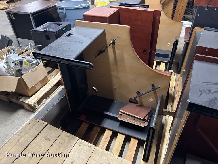 image for item EE4261 Desks