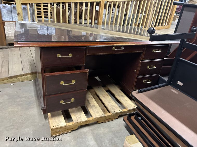 image for item EE4261 Desks