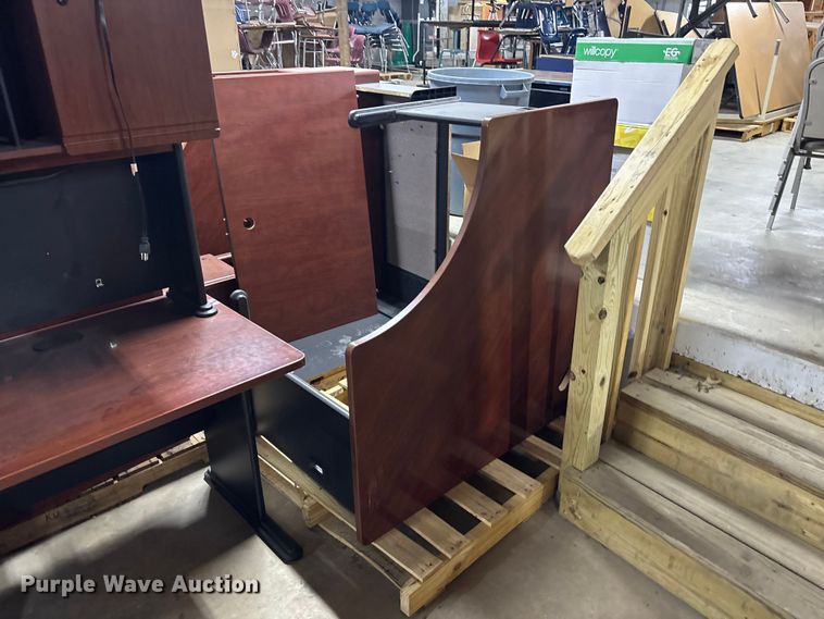 image for item EE4261 Desks