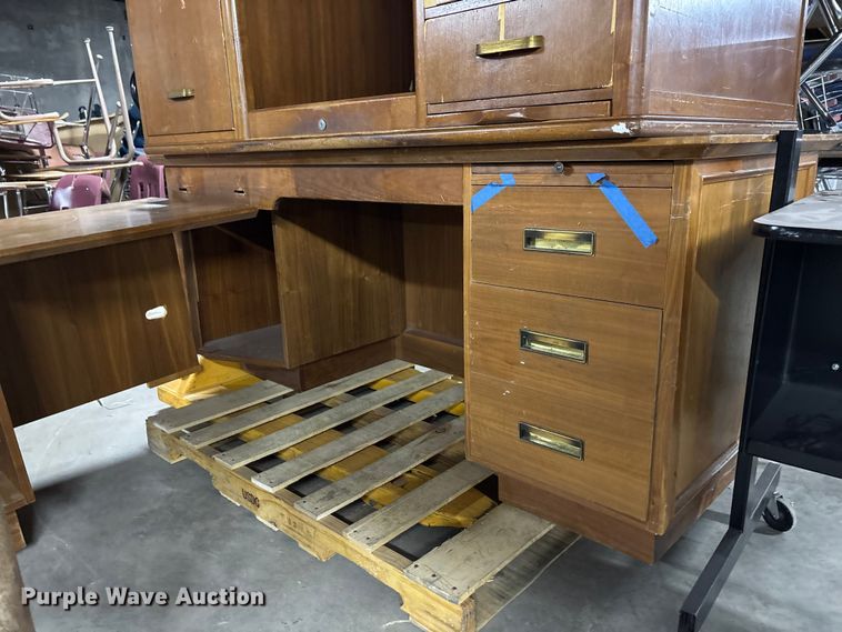 image for item EE4264 (3) desks