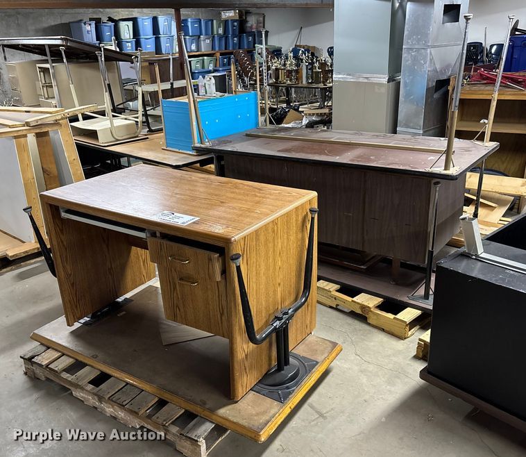 image for item EE4265 Desks