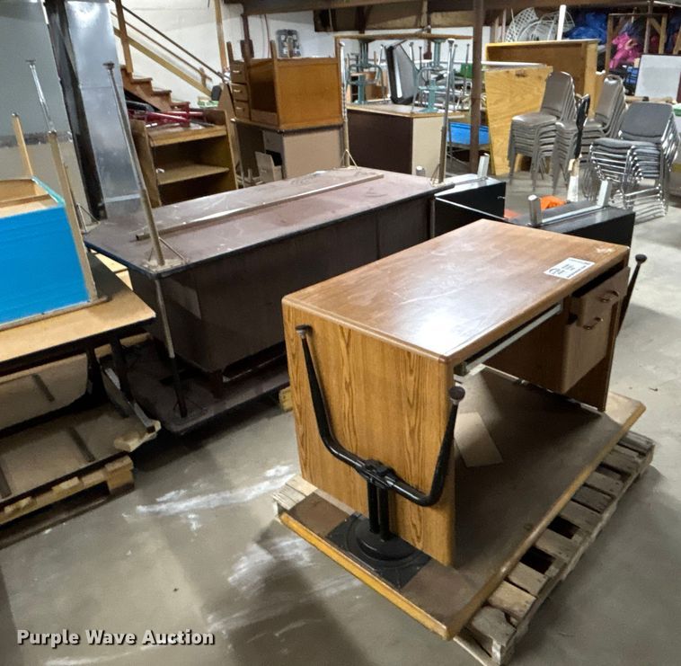 image for item EE4265 Desks