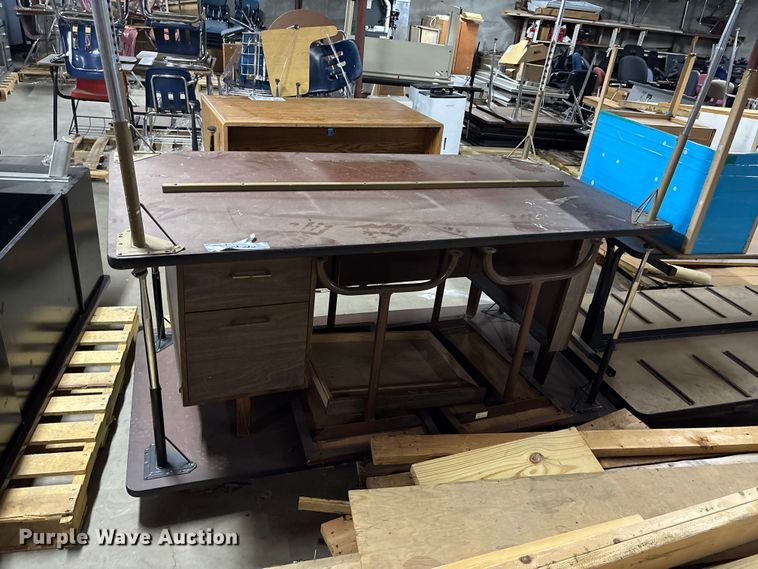 image for item EE4265 Desks