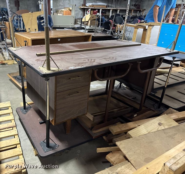 image for item EE4265 Desks