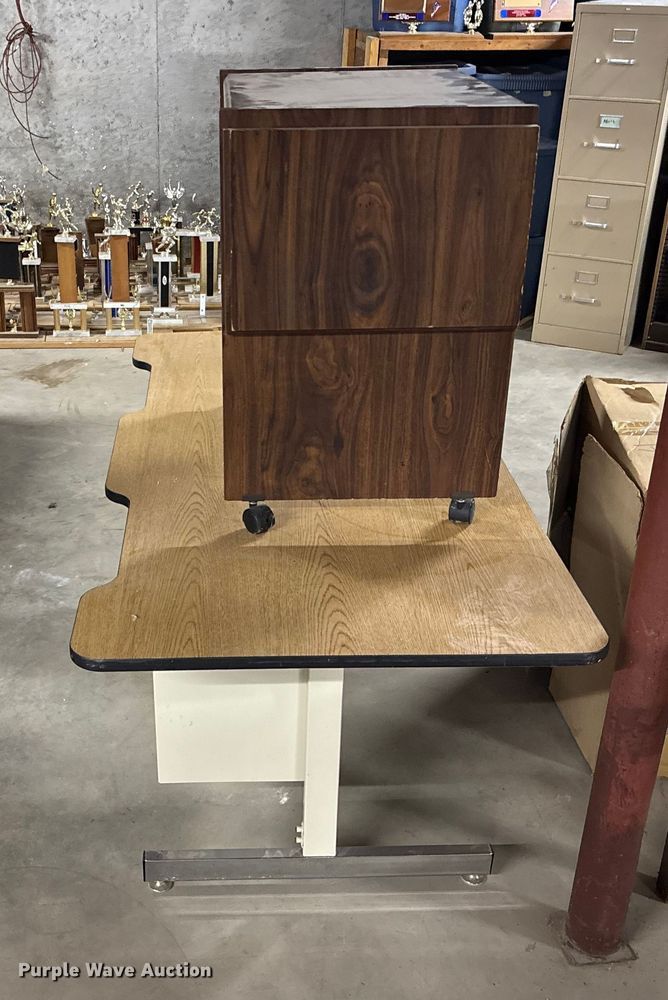 image for item EE4266 Office furniture