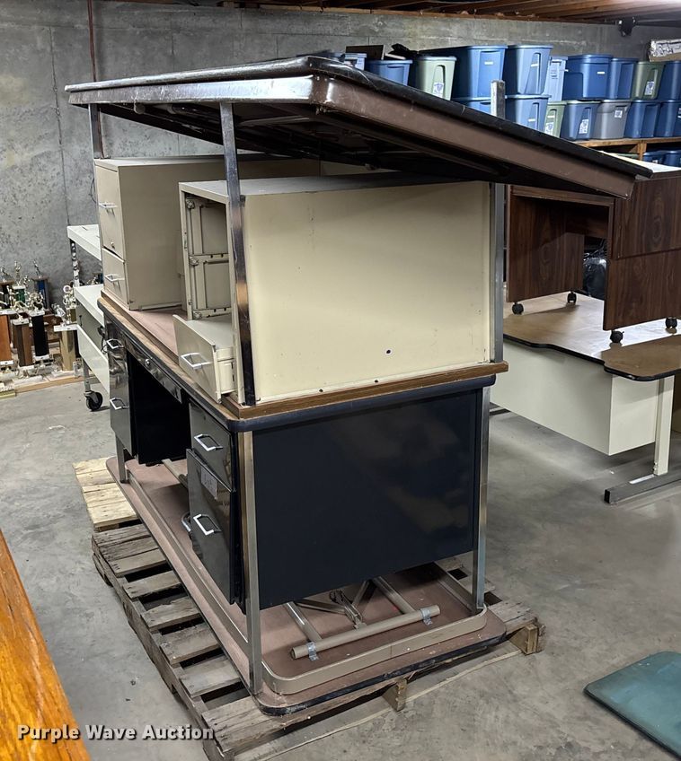 image for item EE4266 Office furniture