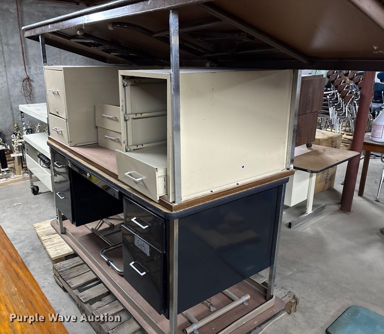 image for item EE4266 Office furniture