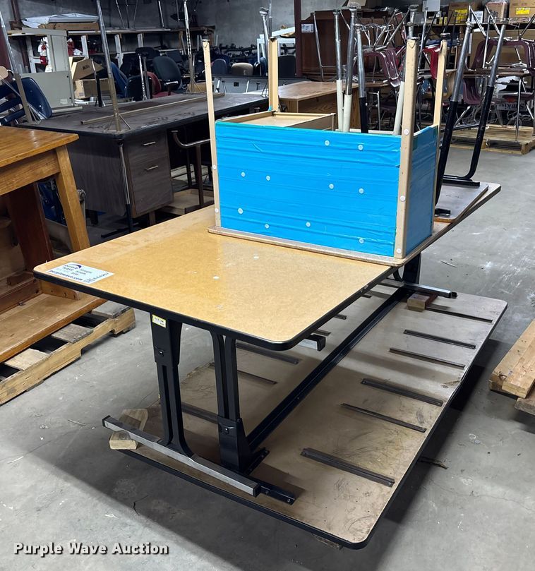 image for item EE4267 Office furniture