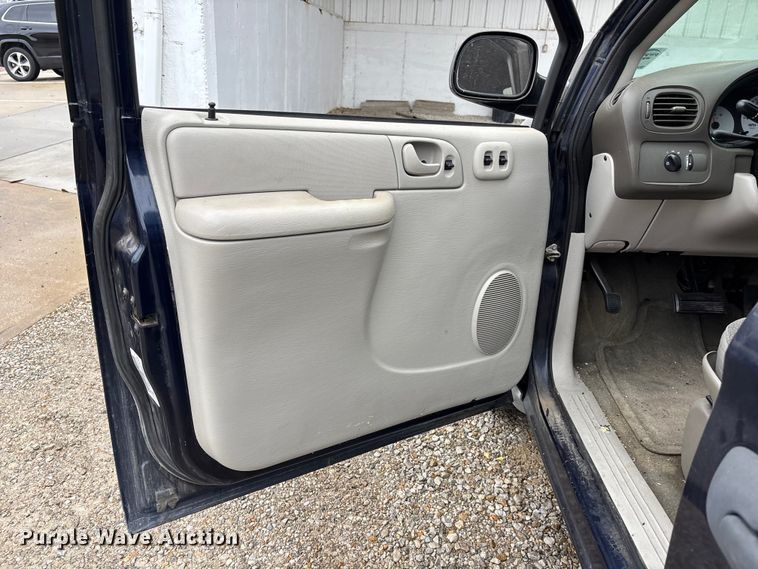 image for item EE4269 2005 Dodge Grand Caravan van