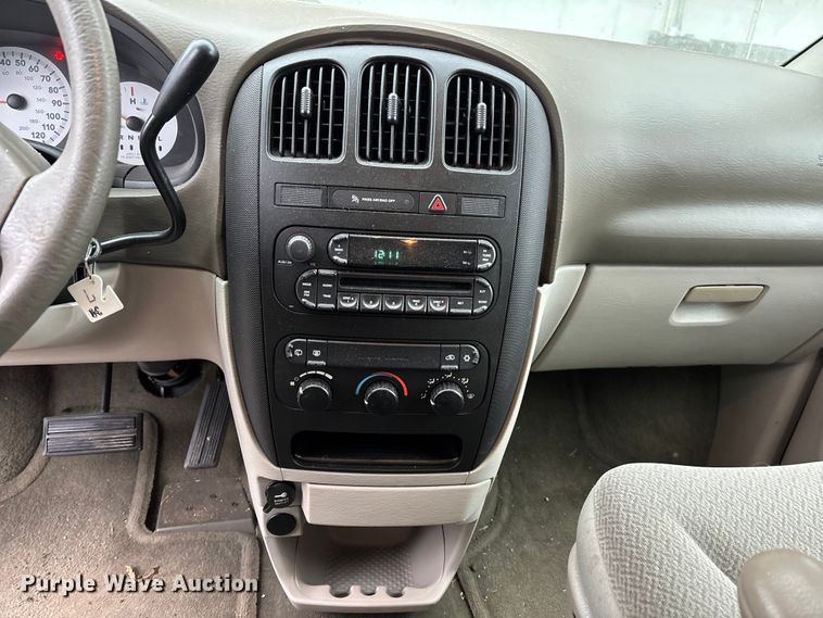 image for item EE4269 2005 Dodge Grand Caravan van