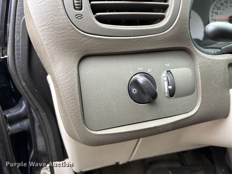 image for item EE4269 2005 Dodge Grand Caravan van