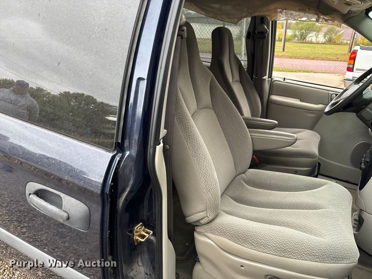 image for item EE4269 2005 Dodge Grand Caravan van