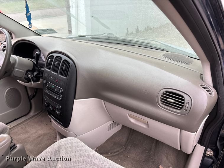 image for item EE4269 2005 Dodge Grand Caravan van