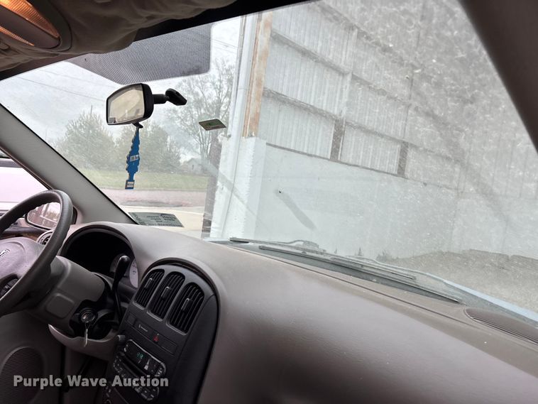 image for item EE4269 2005 Dodge Grand Caravan van