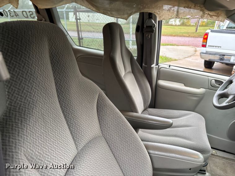 image for item EE4269 2005 Dodge Grand Caravan van