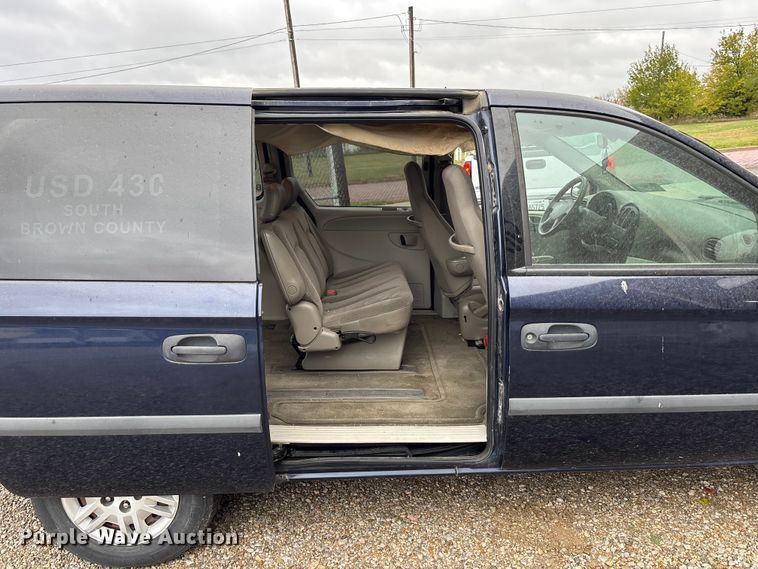 image for item EE4269 2005 Dodge Grand Caravan van