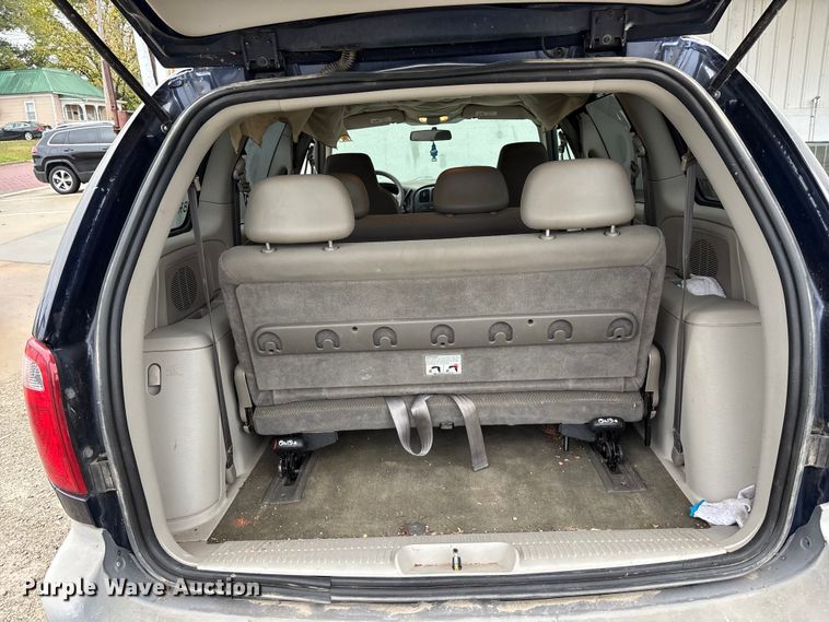 image for item EE4269 2005 Dodge Grand Caravan van