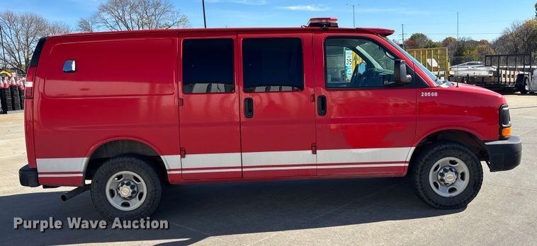 image for item EE4283 2004 Chevrolet Express 3500 van