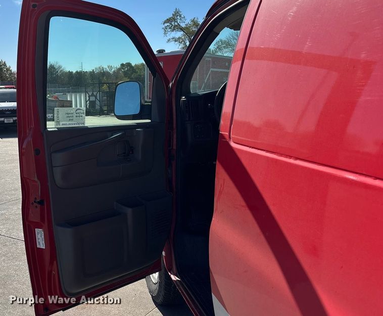 image for item EE4283 2004 Chevrolet Express 3500 van