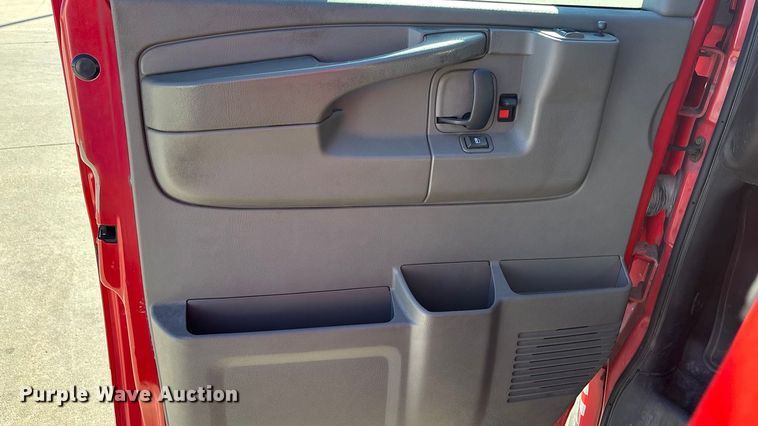 image for item EE4283 2004 Chevrolet Express 3500 van