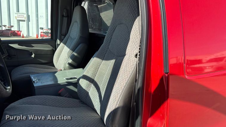 image for item EE4283 2004 Chevrolet Express 3500 van