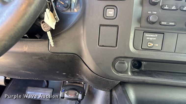 image for item EE4283 2004 Chevrolet Express 3500 van