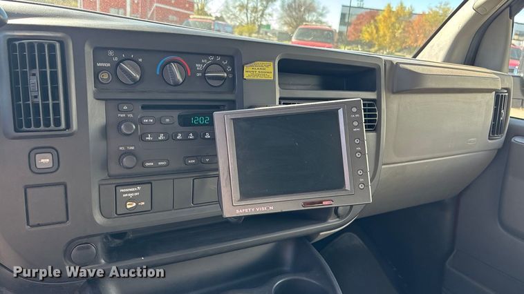 image for item EE4283 2004 Chevrolet Express 3500 van