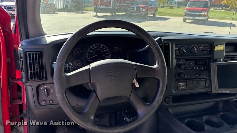 image for item EE4283 2004 Chevrolet Express 3500 van