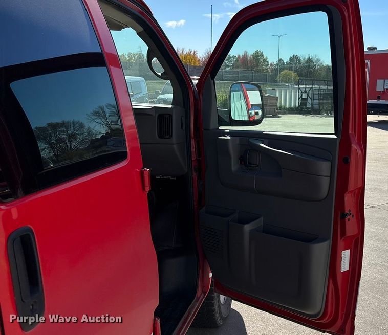 image for item EE4283 2004 Chevrolet Express 3500 van