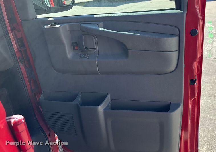 image for item EE4283 2004 Chevrolet Express 3500 van