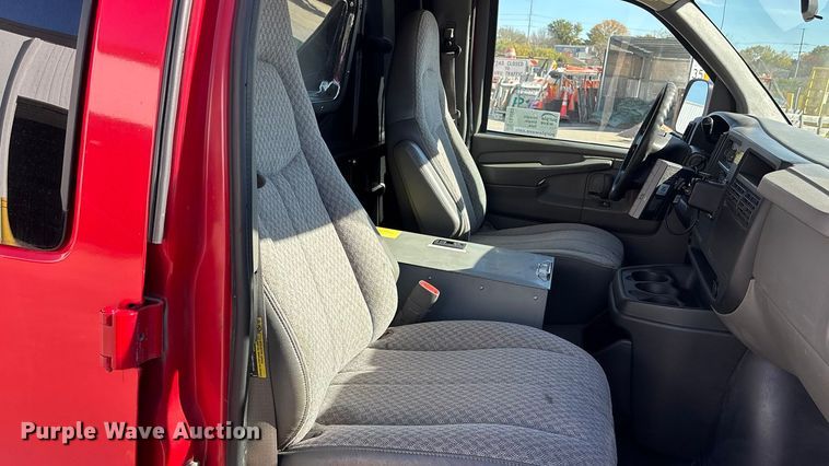 image for item EE4283 2004 Chevrolet Express 3500 van