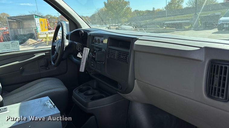 image for item EE4283 2004 Chevrolet Express 3500 van