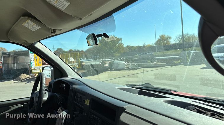 image for item EE4283 2004 Chevrolet Express 3500 van