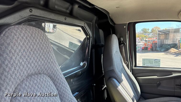 image for item EE4283 2004 Chevrolet Express 3500 van