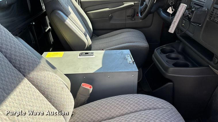 image for item EE4283 2004 Chevrolet Express 3500 van