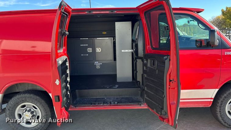 image for item EE4283 2004 Chevrolet Express 3500 van