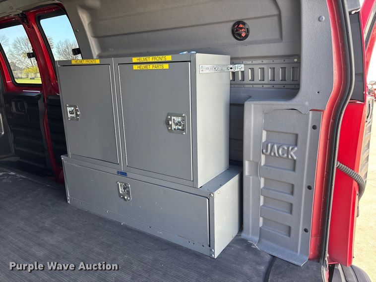 image for item EE4283 2004 Chevrolet Express 3500 van