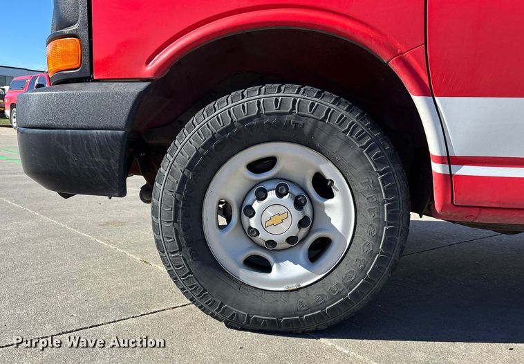 image for item EE4283 2004 Chevrolet Express 3500 van