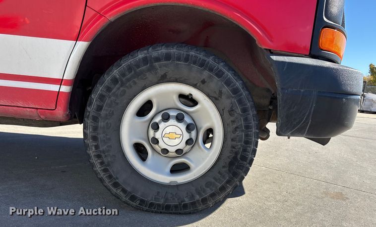 image for item EE4283 2004 Chevrolet Express 3500 van