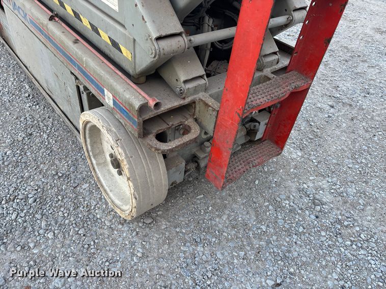 image for item EE4286 Sky Jack SJIII 3226 scissor lift