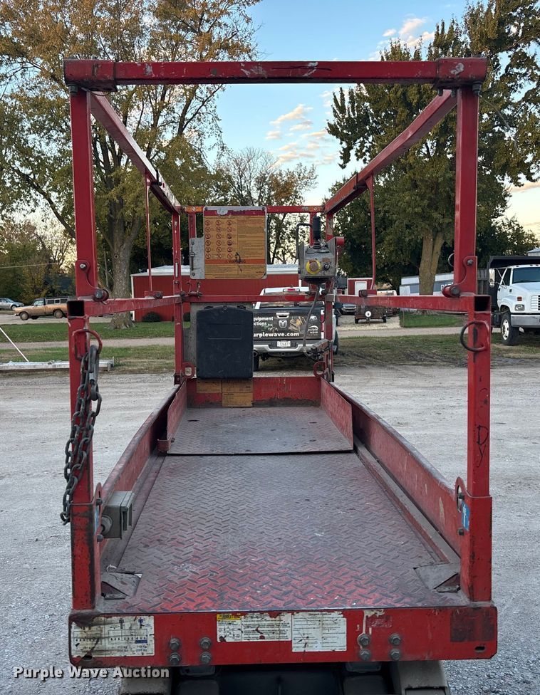 image for item EE4286 Sky Jack SJIII 3226 scissor lift