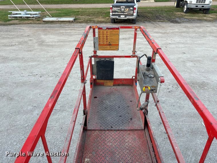 image for item EE4286 Sky Jack SJIII 3226 scissor lift